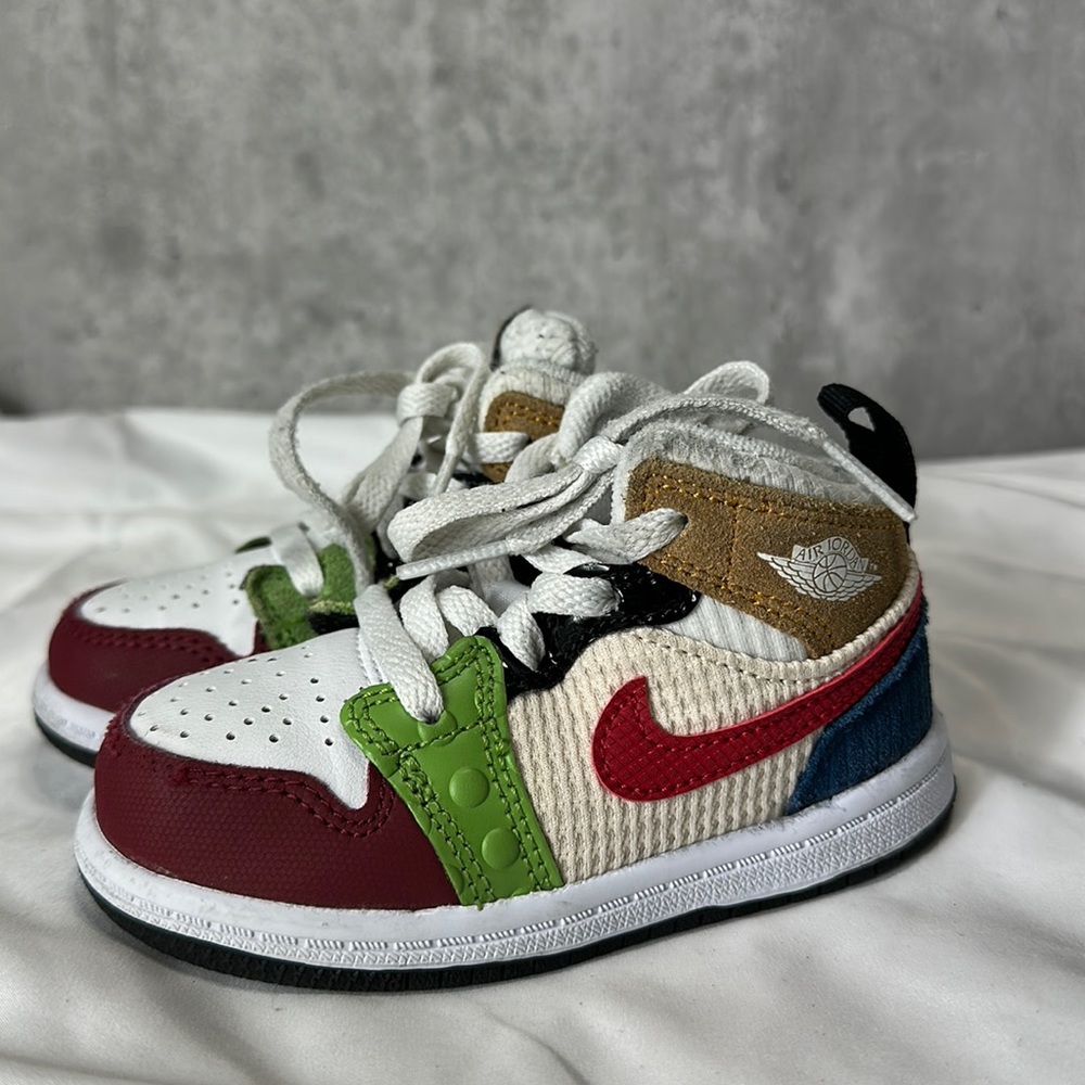 Toddler Jordan 1s MId SE